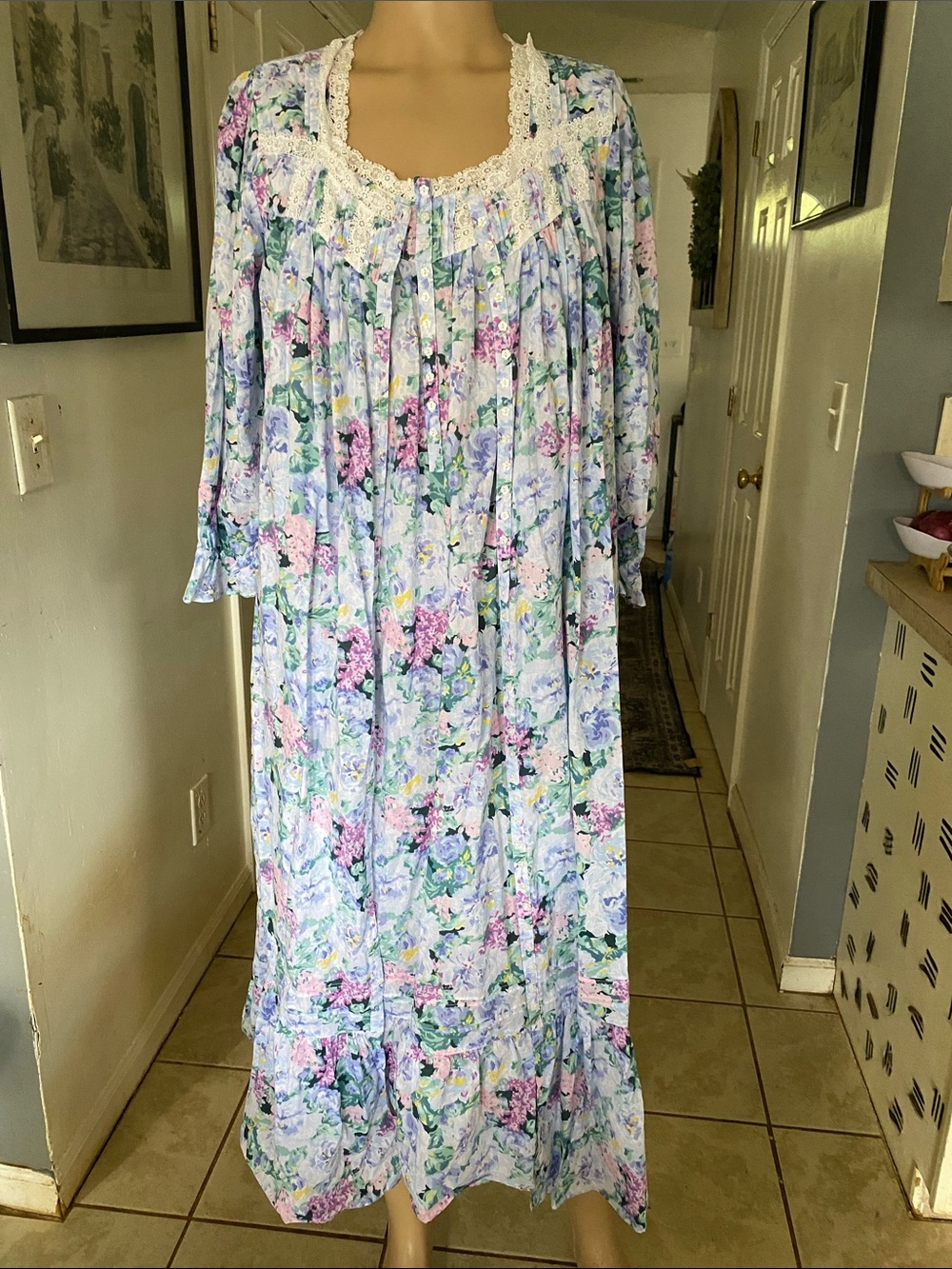 Eileen West Lavender Floral Lace-Trim Nightgown with matching robe